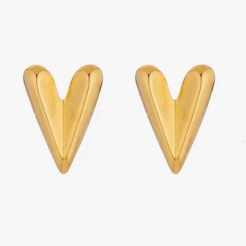 Gold Minimalist Heart Earrings (7027)